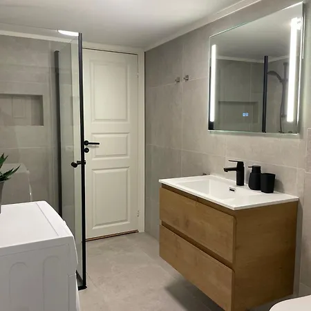 Apartment Moderne Med 2 Soverom - Naer Sentrum