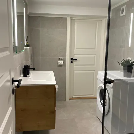 Apartment Moderne Med 2 Soverom - Naer Sentrum *